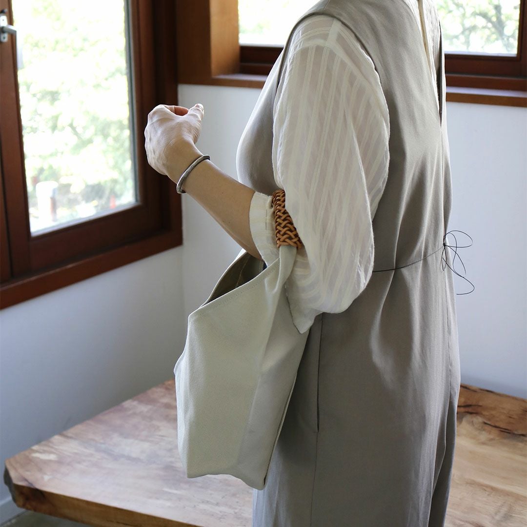 Woven Triangle Bag 36｜トライアングル ハンドバッグ・かばん｜KAMARO