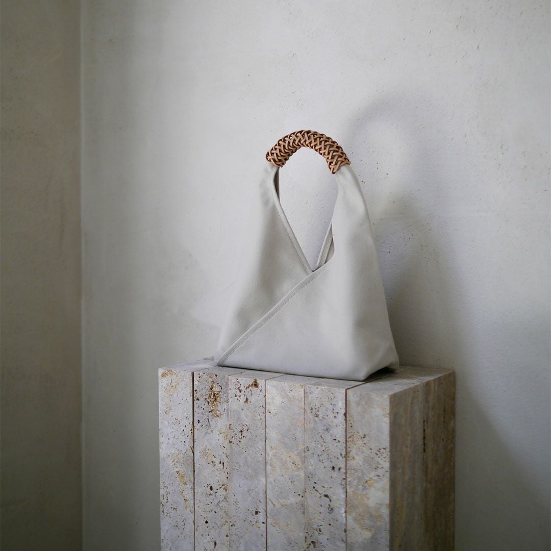 Woven Triangle Bag 36｜トライアングル ハンドバッグ・かばん｜KAMARO